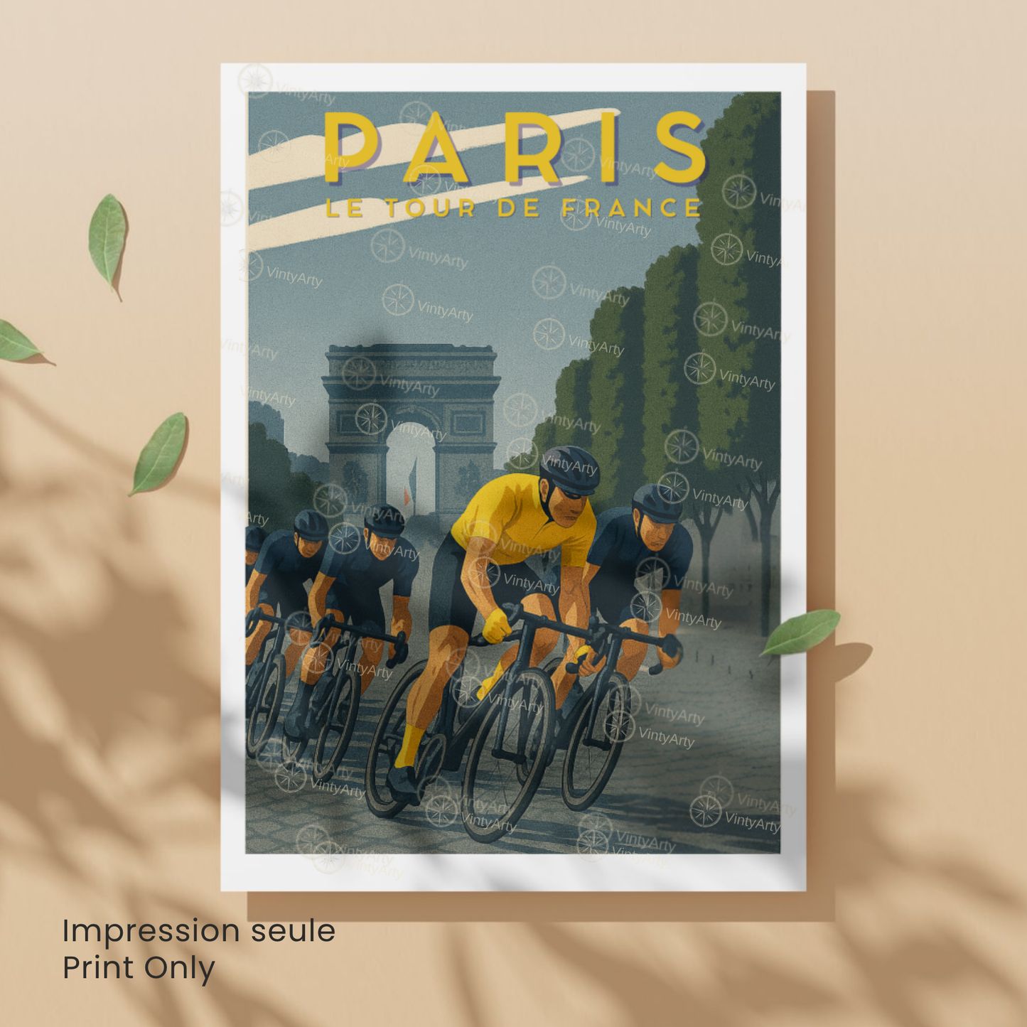 Affiche Tour de France Paris – Poster cyclisme Arc de Triomphe – Illustration rétro maillot jaune vélo