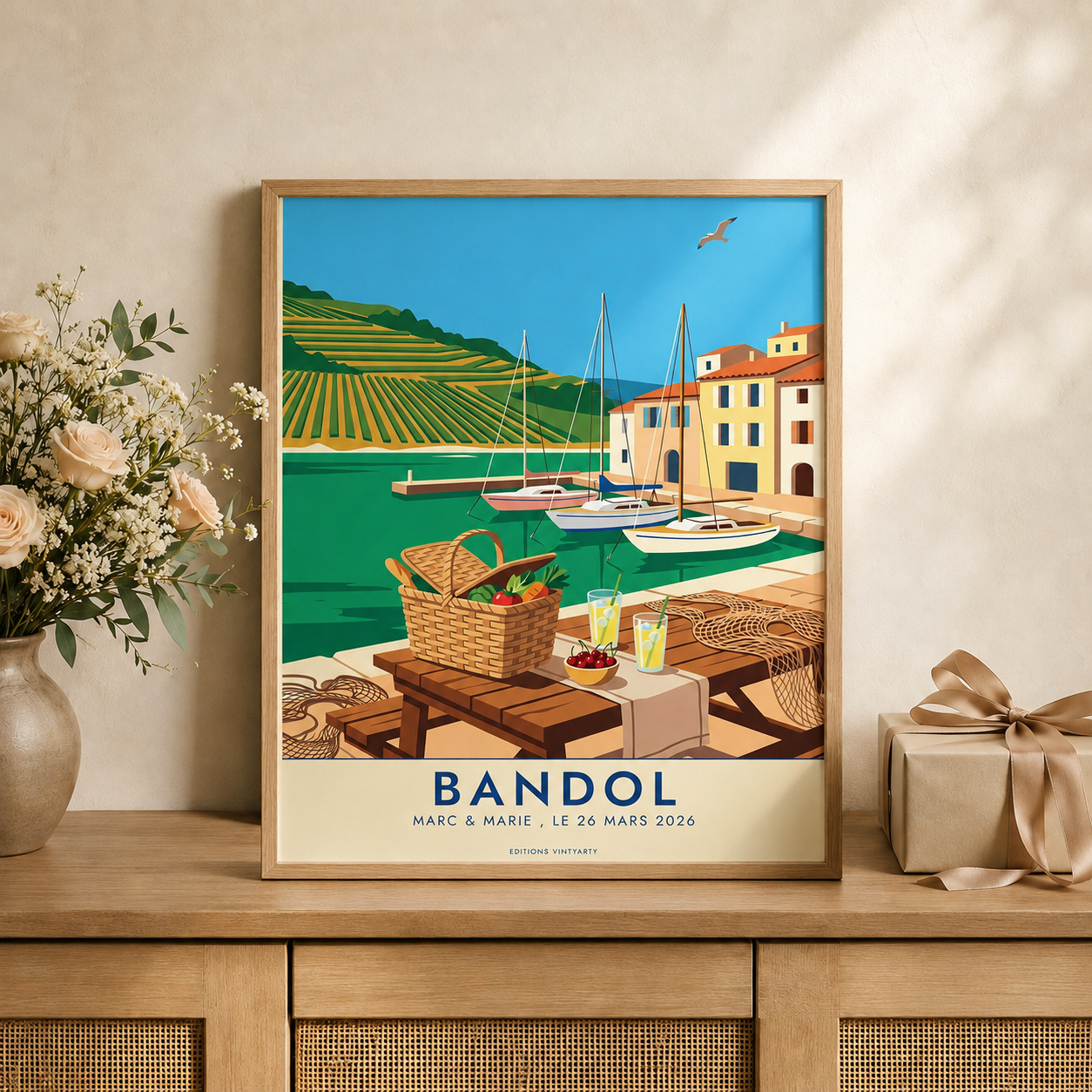 Affiche de voyage personnalisée Bandol, cadre chêne, prénoms et date des mariés