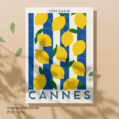 Affiche Cannes Citron Côte d’Azur – Poster décoratif Méditerranée – Illustration graphique fruits jaune & rayures bleu