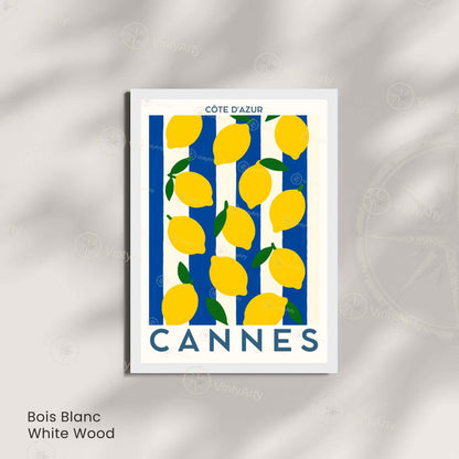 Affiche Cannes Citron Côte d’Azur – Poster décoratif Méditerranée – Illustration graphique fruits jaune & rayures bleu