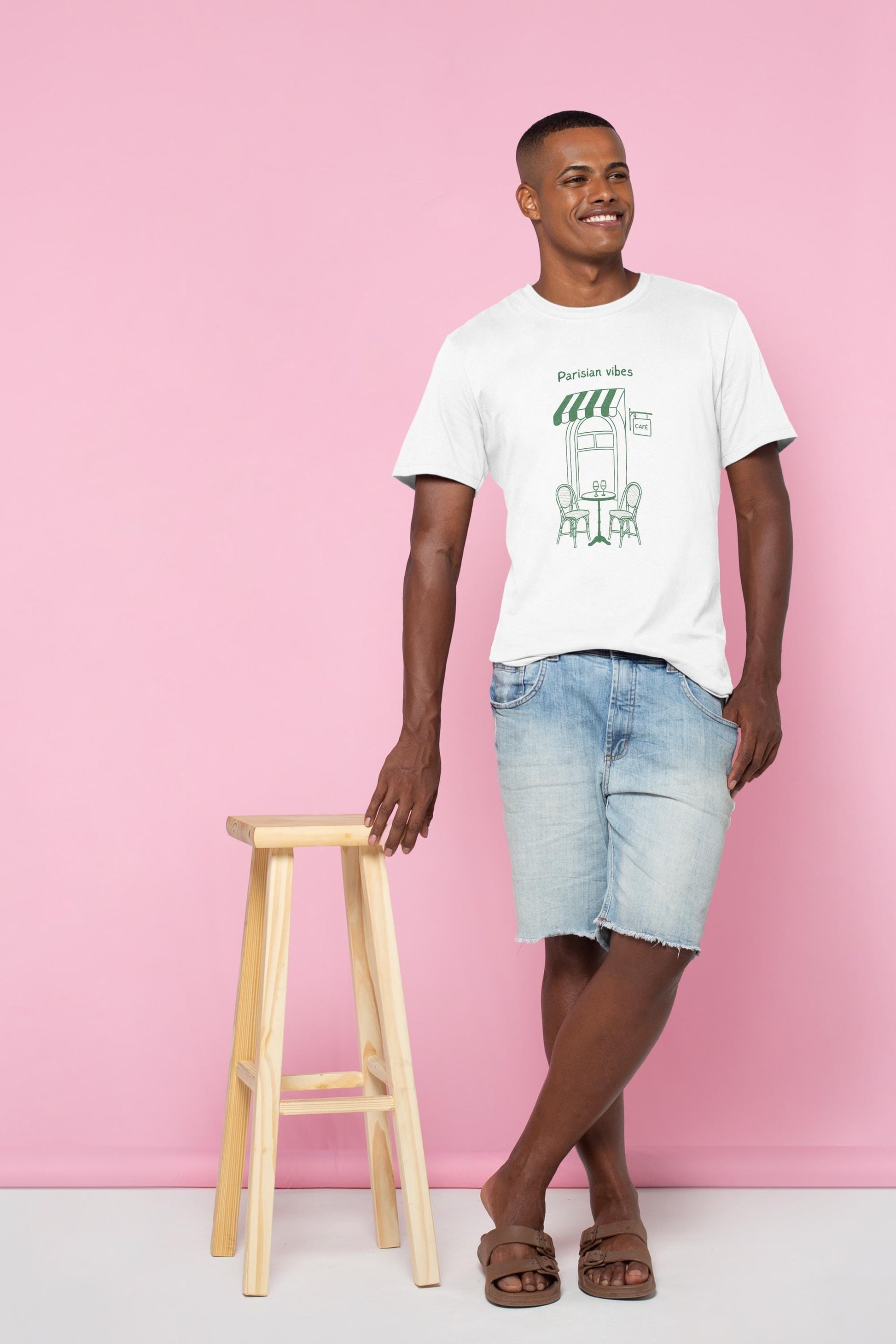 T-shirt chic à l'esprit parisien, haut décontracté, t-shirt Paris, vêtement à l'esthétique française, style printanier