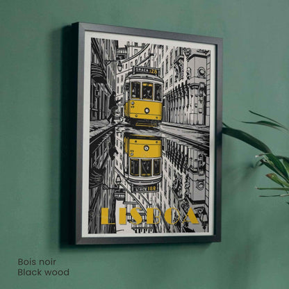 Affiche Lisbonne – Tramway jaune vintage dans les rues de Lisbonne - Affiche Lisbonne noir et blanc
