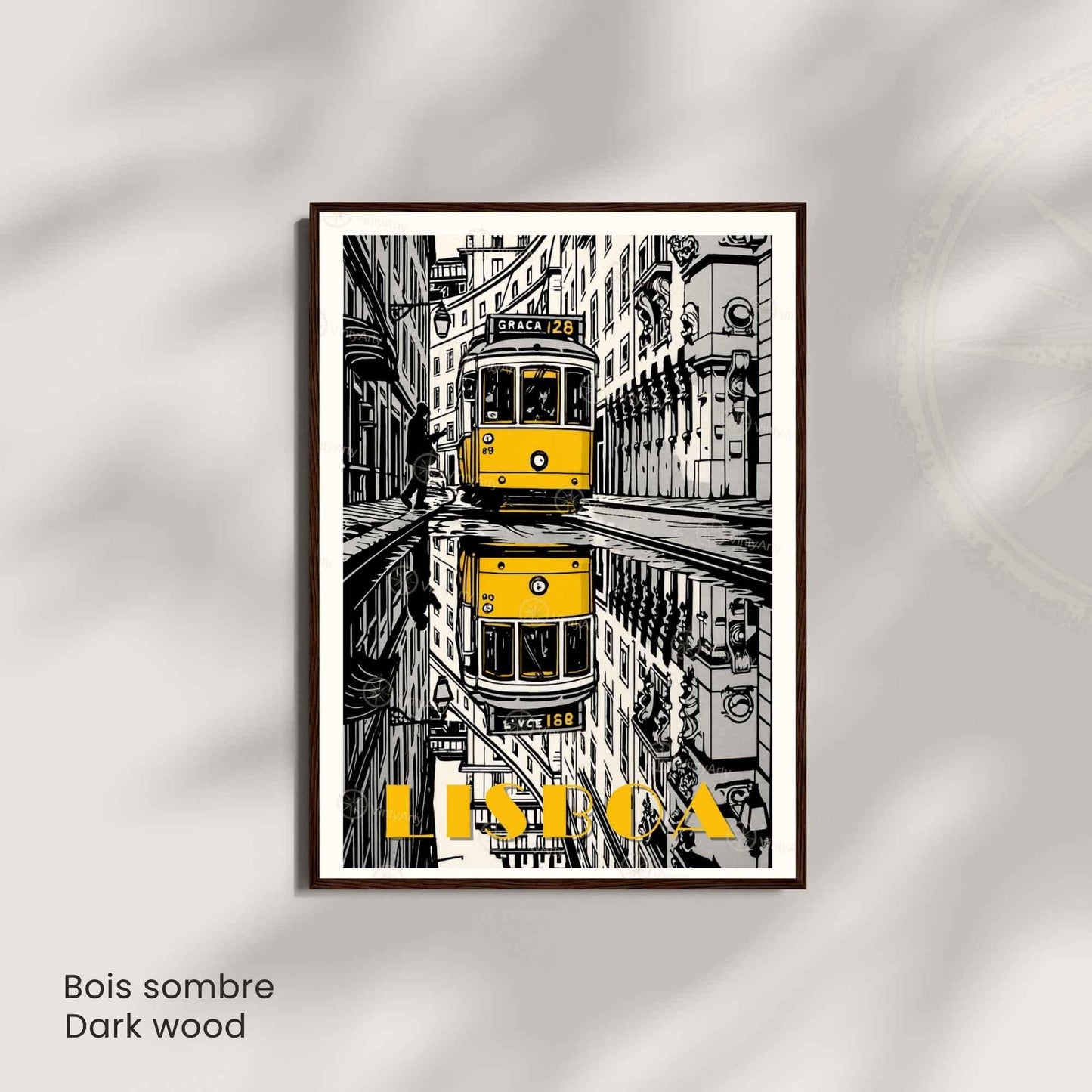Affiche Lisbonne – Tramway jaune vintage dans les rues de Lisbonne - Affiche Lisbonne noir et blanc