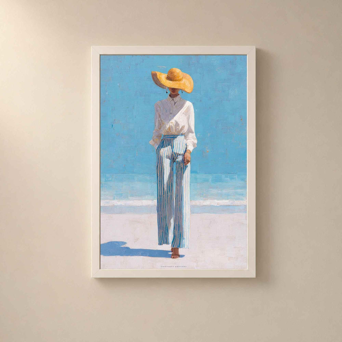 Affiche femme chapeau de paille plage, art mural peinture mode, portrait bord de mer bleu