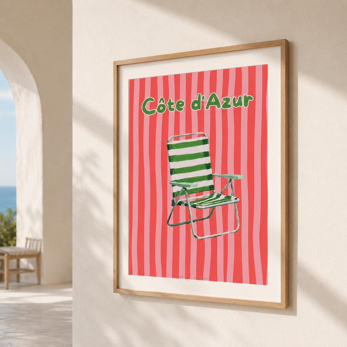 Affiche Côte d’Azur, chaise de plage rétro, décoration murale Riviera française