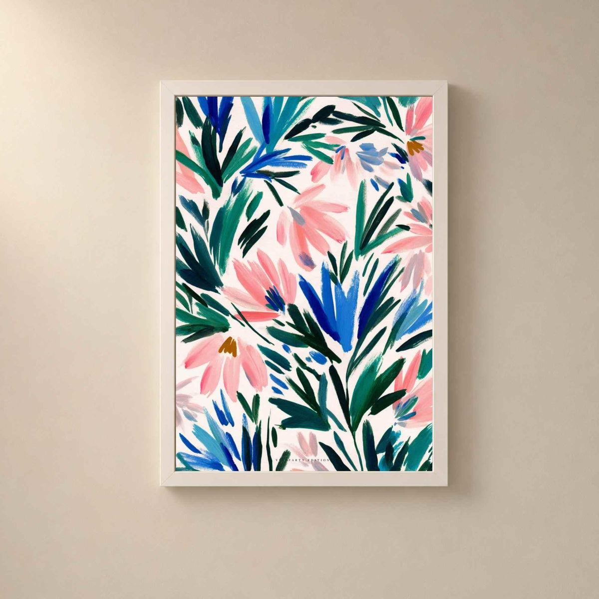Affiche motif floral peint, art mural fleurs roses et bleues, gouache botanique moderne
