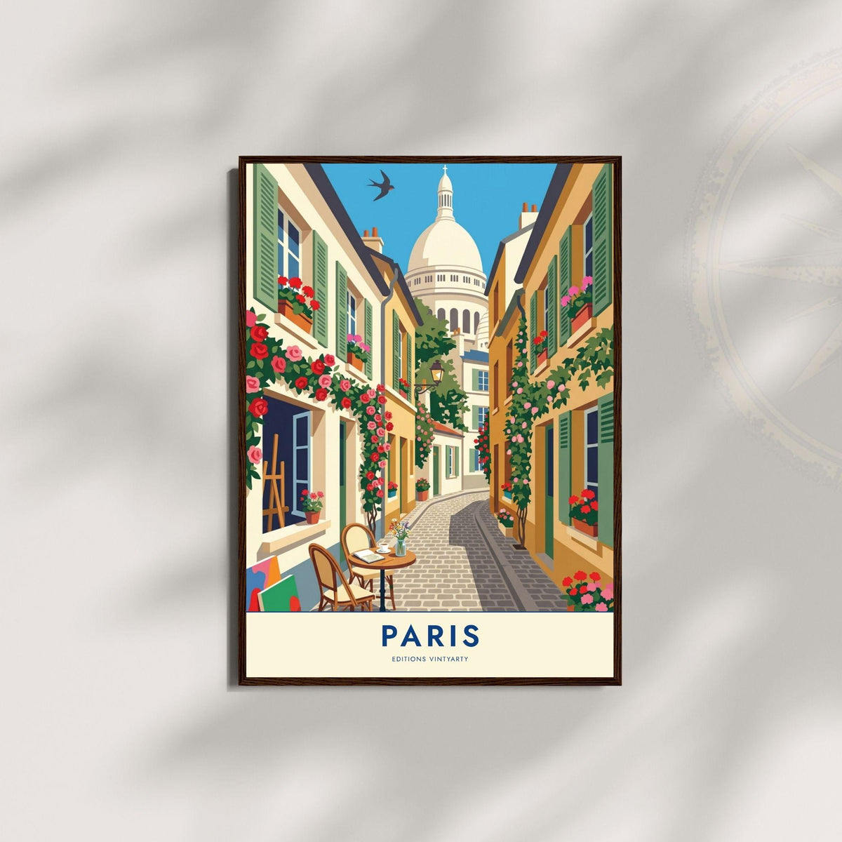 Affiche ruelle Montmartre fleurie, poster Paris terrasse de café, art mural voyage France