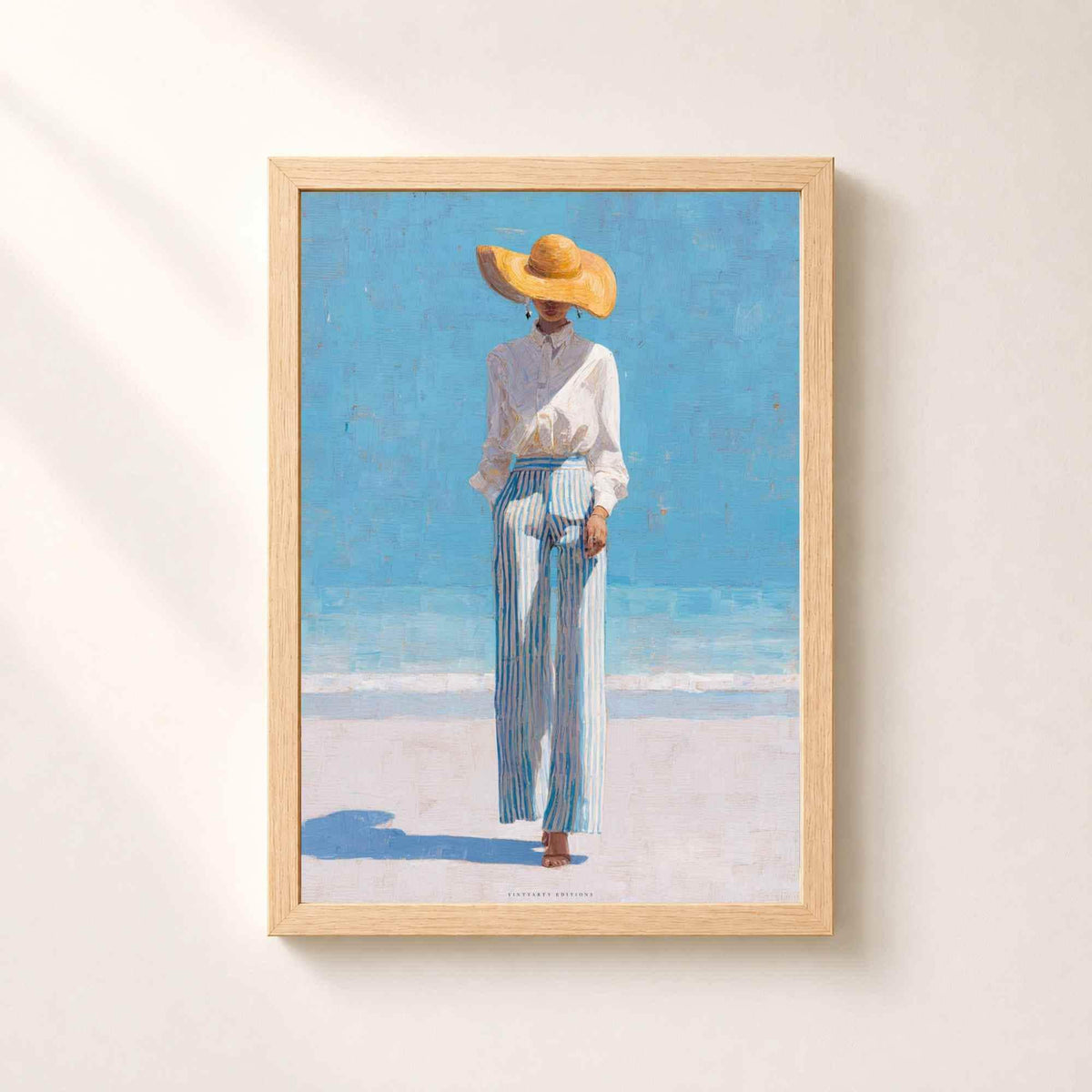 Affiche femme chapeau de paille plage, art mural peinture mode, portrait bord de mer bleu