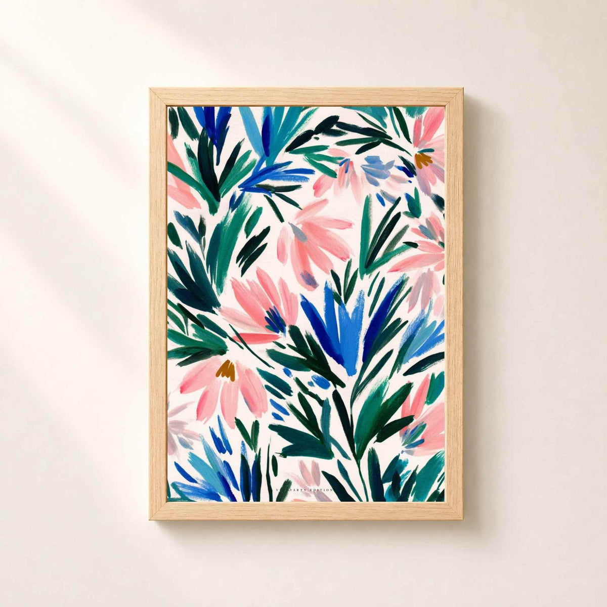 Affiche motif floral peint, art mural fleurs roses et bleues, gouache botanique moderne