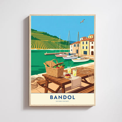 Affiche Bandol dans un cadre en chêne naturel sur un mur clair, port de Bandol avec voiliers et vignobles en coteaux, pique-nique au premier plan.