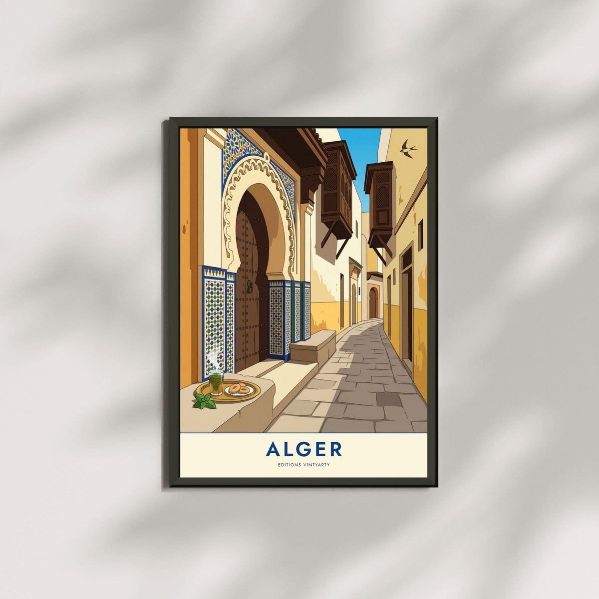 Affiche Alger ruelle de la Casbah, poster porte mauresque et zellige, art mural ocre nord-africain