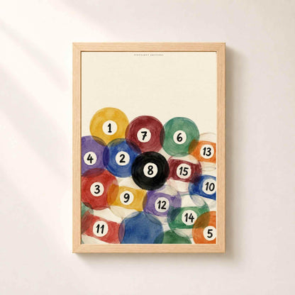 Affiche à l'aquarelle de boules de billard numérotées, empilées depuis le bas du cadre sur un fond crème, lavis transparents qui se chevauchent en rouge, bleu, vert, violet, jaune et orange, numéros tracés à la main dans des pastilles blanches, boule noire opaque au centre.