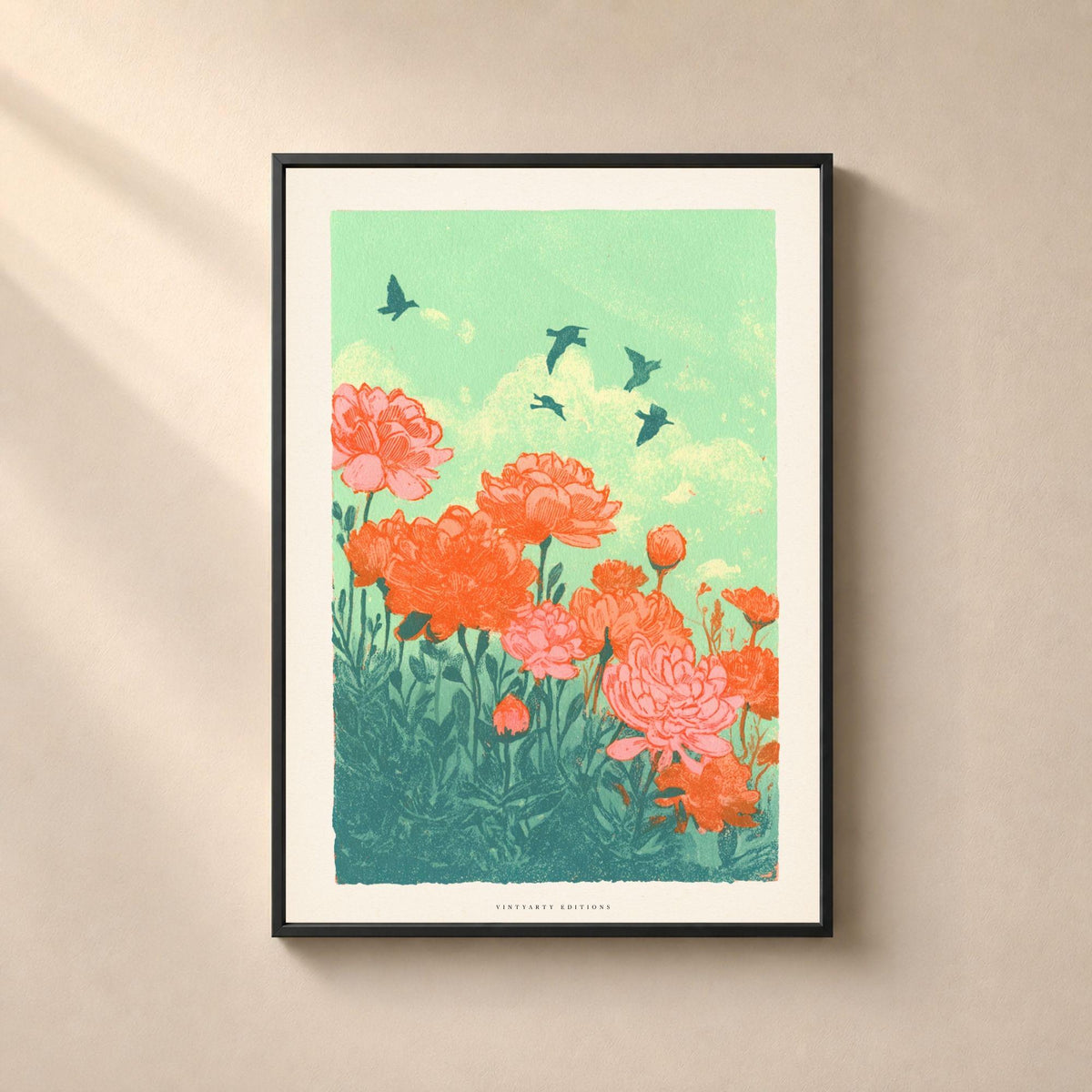 Affiche pivoines corail sur ciel vert menthe, poster risographie oiseaux, art mural rétro