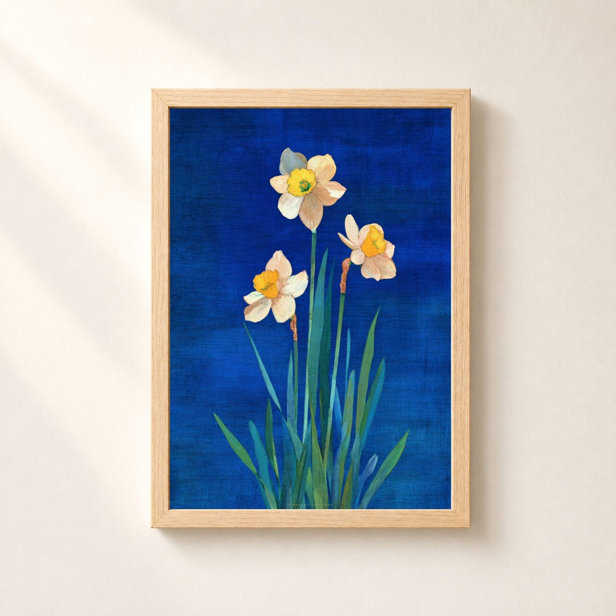 Affiche narcisses sur fond bleu outremer, poster botanique printanier, art mural bleu et jaune
