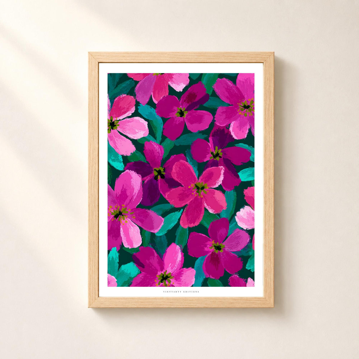 Affiche fleurs roses fond vert sombre, art floral fuchsia et turquoise, décoration murale colorée