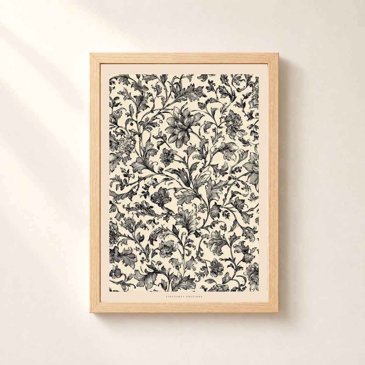 Affiche fleurs gravées noir et crème, motif botanique vintage, art mural floral élégant