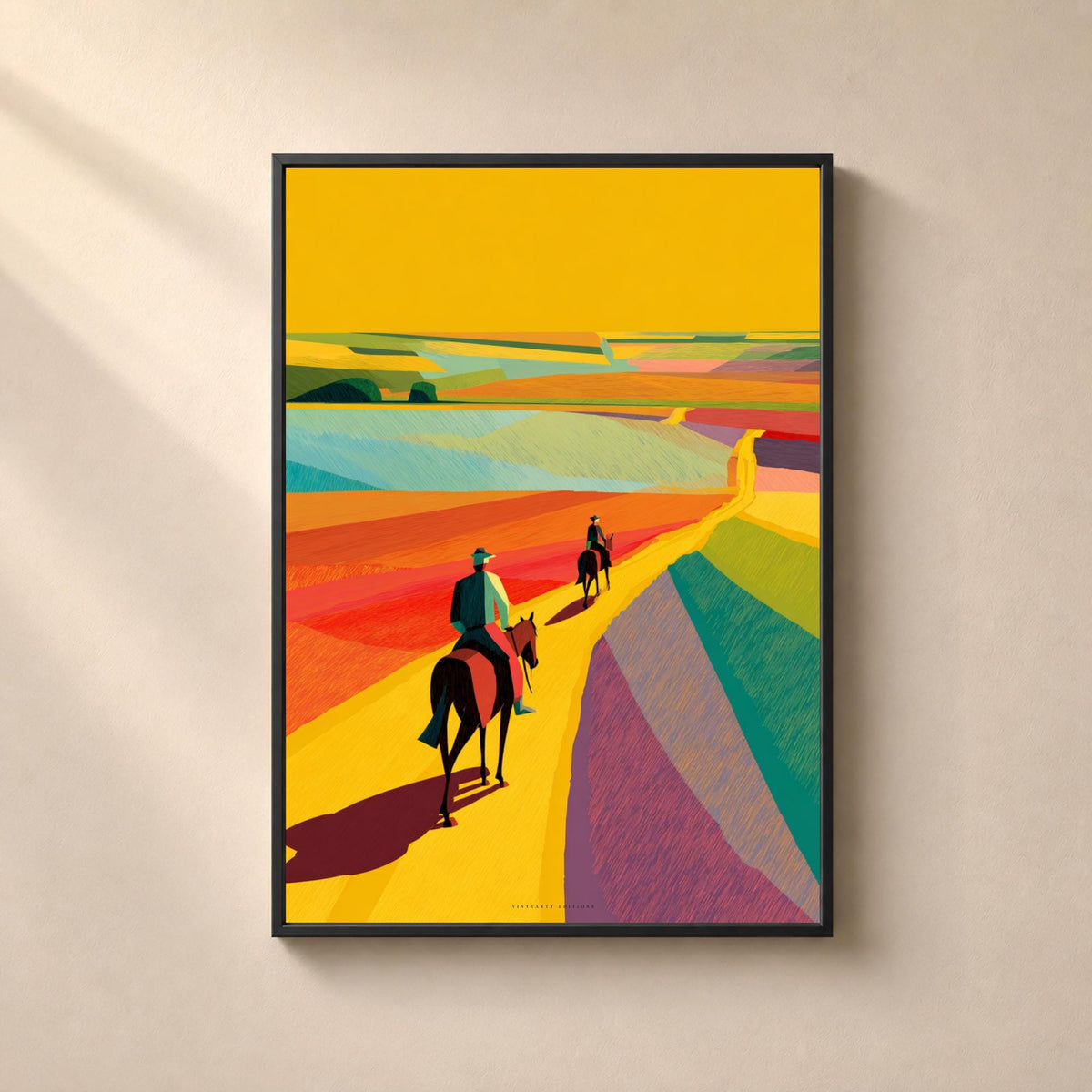 Affiche représentant deux cavaliers vus de dos sur un chemin jaune traversant des champs rouges, orange, verts, turquoise et violets sous un vaste ciel jaune.