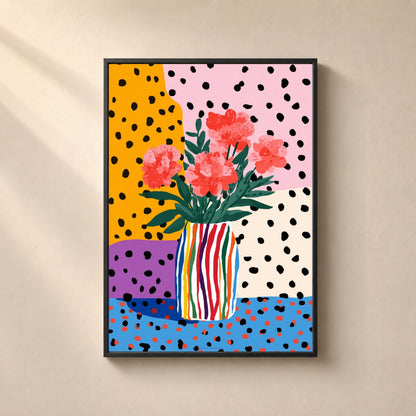 Affiche florale représentant quatre fleurs corail et roses dans un vase blanc à rayures multicolores, sur fond orange, rose, crème et violet couvert de pois noirs.