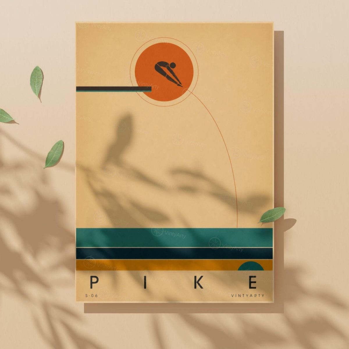 Affiche plongeon, plongeur en position carpée devant le soleil, illustration mid-century épurée
